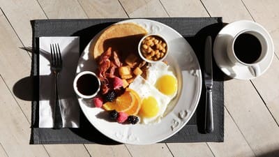 Etika Sarapan di Hotel,  Bolehkah Tamu Bungkus Makanan ?