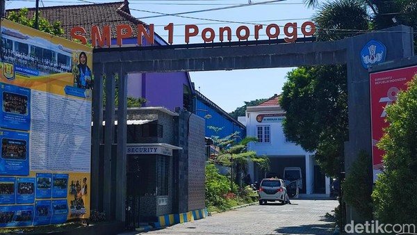 sumbangan mobil smpn 1 ponorogo 1 169